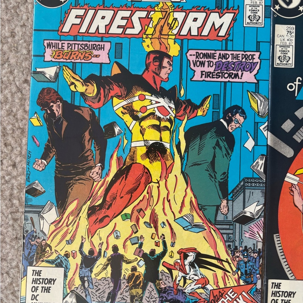 DC Comics Colorful Comic Book Set - Picture 6 of 10